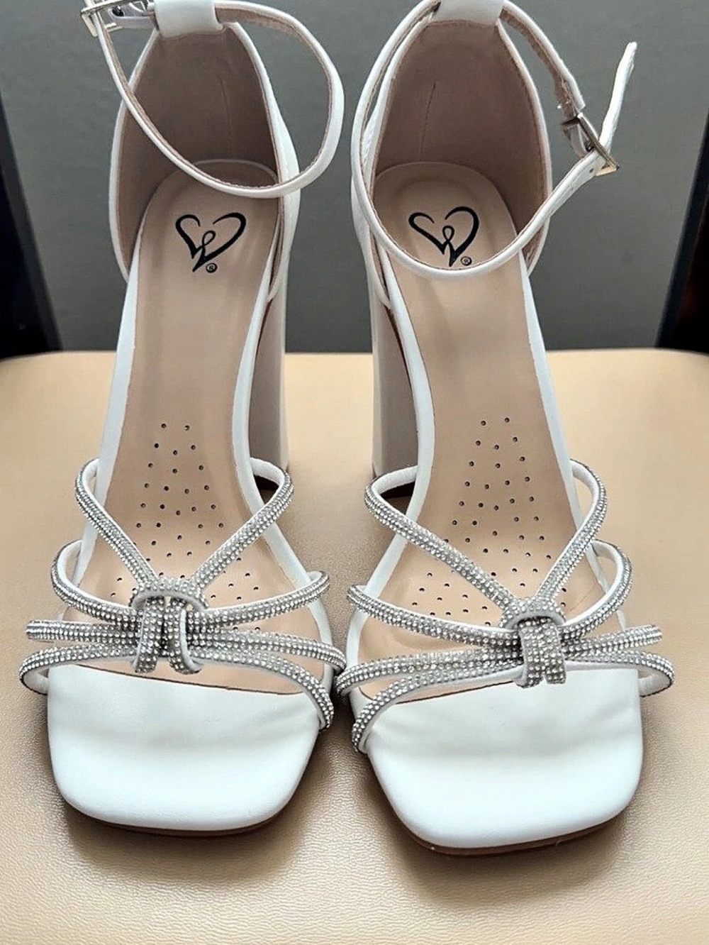 Windsor remy-4A Rhinestone Ankle-Strap Heels in White US 6.5 Like New